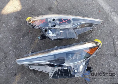 2023 Toyota Corolla Cross Xle z USA, uszkodzony, nr VIN 7MUDAABG9PV064131